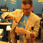 Jan gingerly prises the cork out of the 1971 Eiswein
